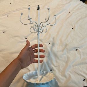 Necklace holder